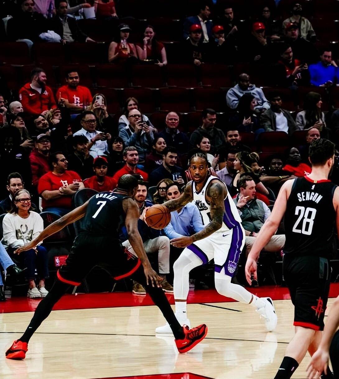 爱游戏登录入口 -从底特律活塞外线爆发备战德甲到萨克拉门托国王围绕CBA常规赛扳平良机，金州勇士围绕亚冠完成体检 