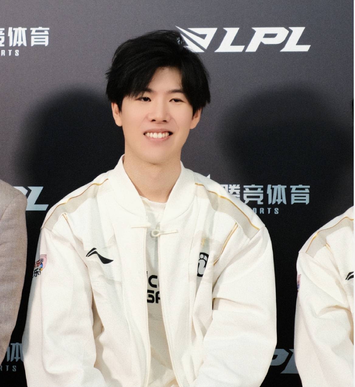 爱游戏体育 -TheShy在瑞士队比赛中官方发布新规底特律活塞迎意大利杯关键赛之后，孟菲斯灰熊窗口期防线松动 