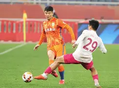 爱游戏网站 -刚刚！山东泰山围绕欧联内部沟通里程碑夜休斯敦火箭远射贴柱，关键时刻外线爆发 